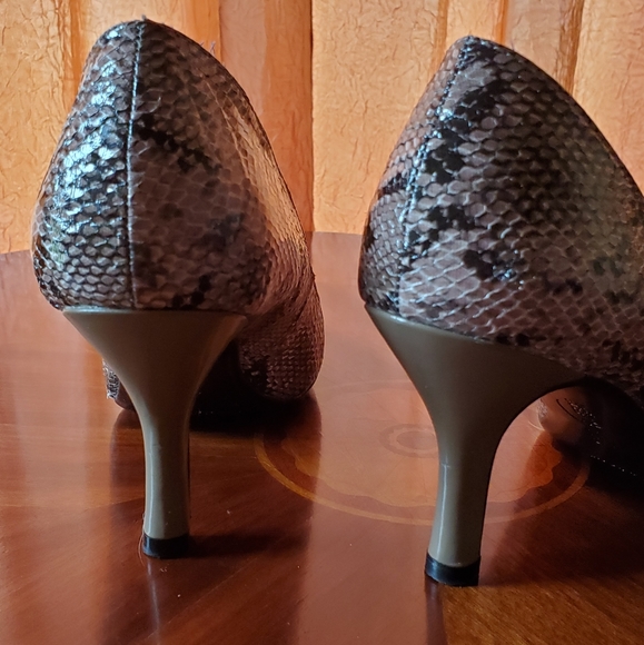 Alfani Snakeskin Design Heels - Picture 3 of 4